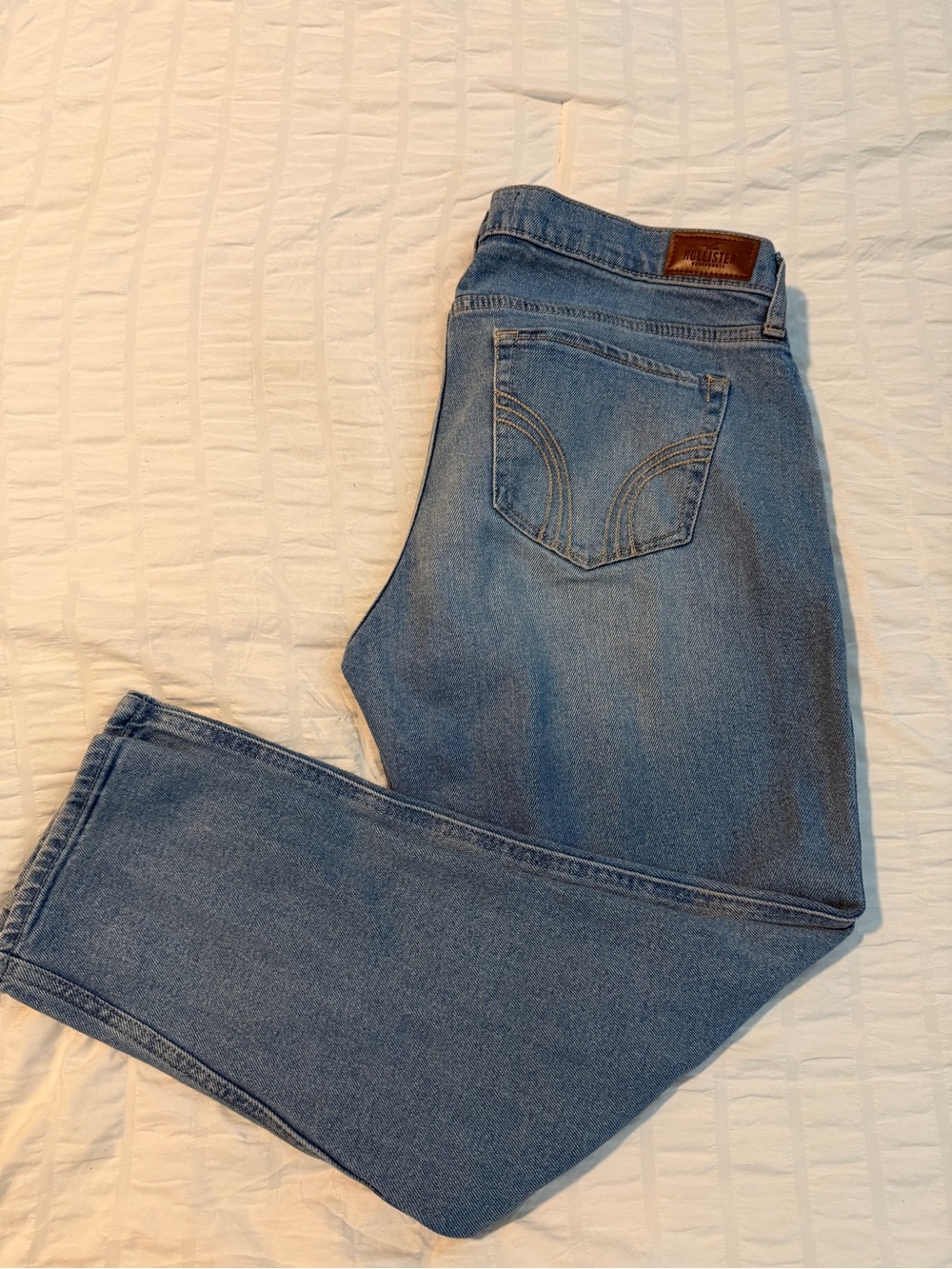 Hollister Men's Straight Light Blue Denim Jeans. Size 29 and length is 25. 7/8.